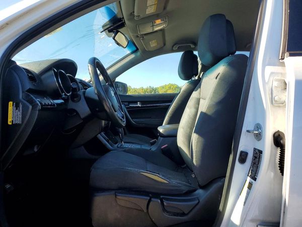 2013 KIA SORENTO Base / LX — DENT