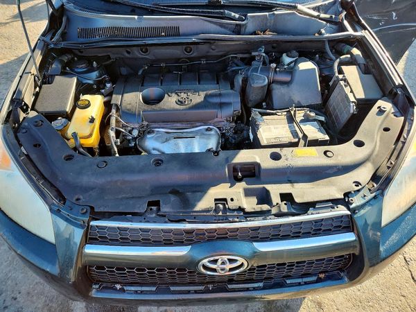 2012 TOYOTA RAV4 High — Engine bay