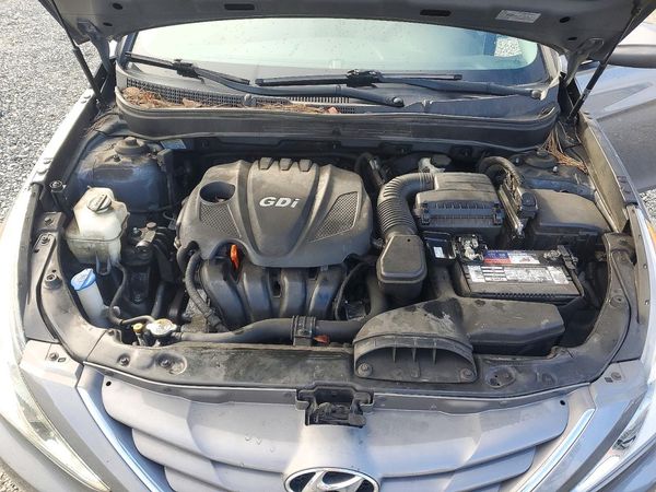 2013 HYUNDAI SONATA GLS/ GLS Popular — Engine bay