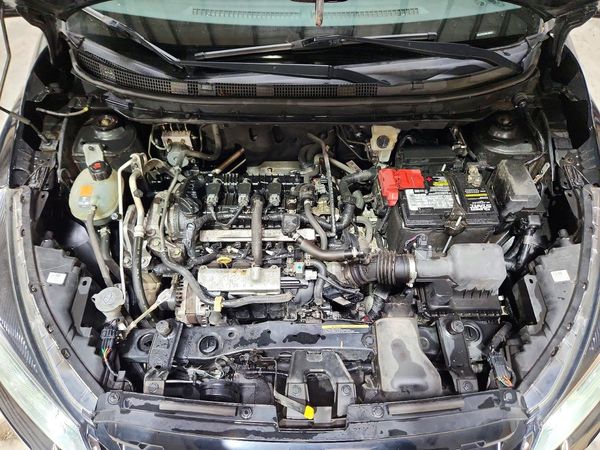 2022 NISSAN KICKS SR — Engine bay