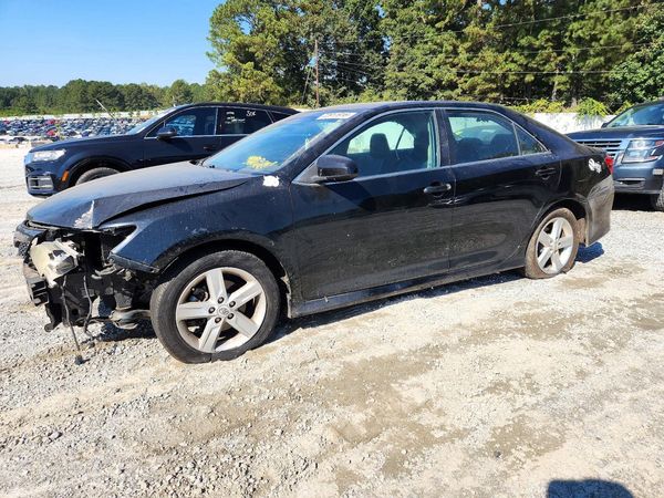 2013 TOYOTA CAMRY — Front 3/4