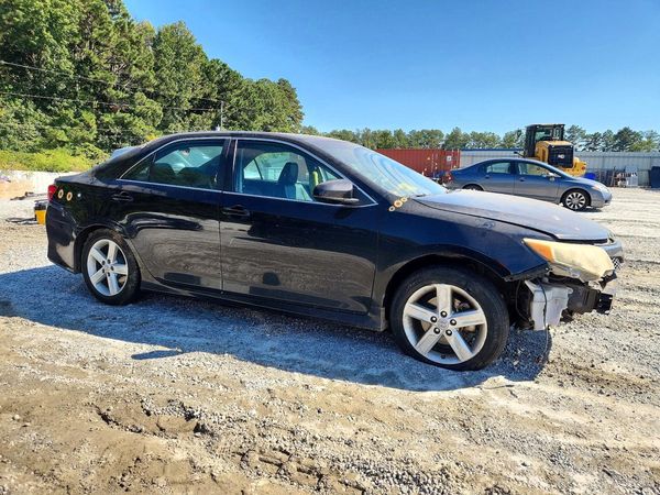 2013 TOYOTA CAMRY — Passenger 3/4