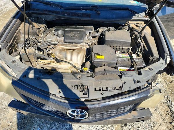 2013 TOYOTA CAMRY — Engine bay