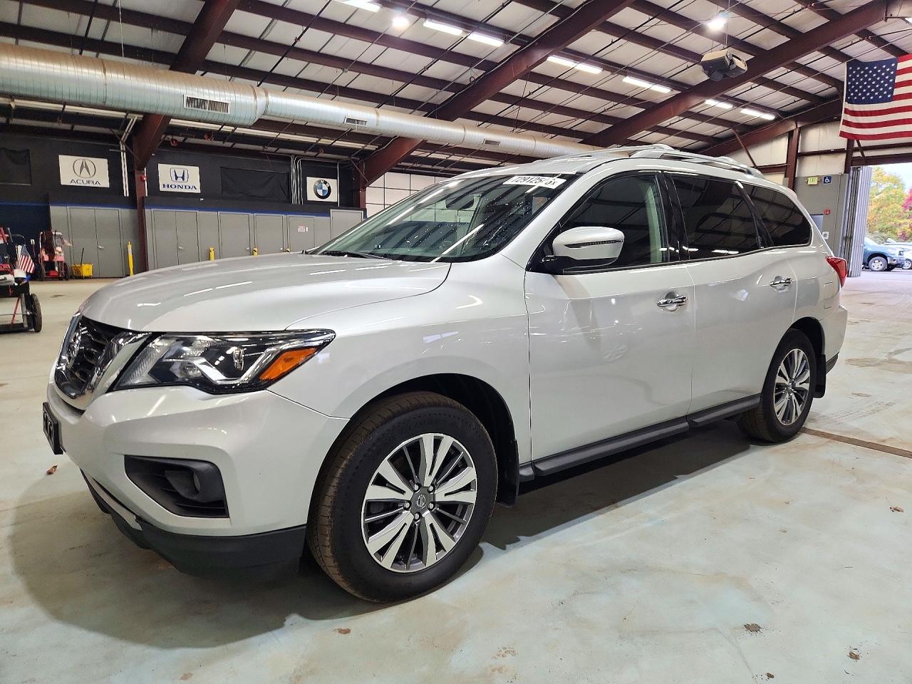 2020 NISSAN PATHFINDER SV — Front 3/4