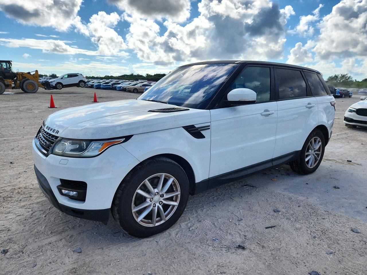 2017 LAND ROVER RANGE ROVER SPORT SE — Front 3/4