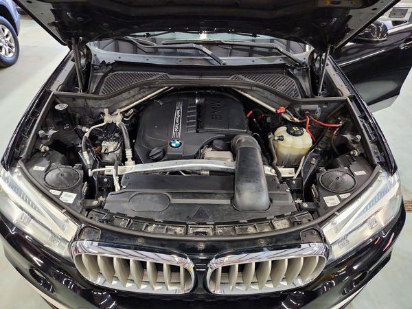 2018 BMW X5 xDrive35i — Engine bay