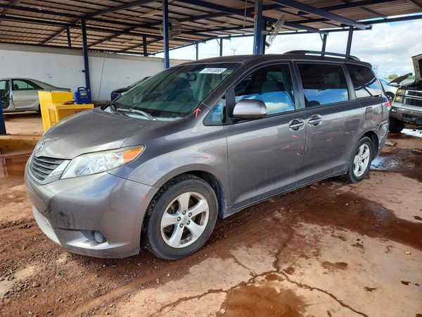 2014 TOYOTA SIENNA — DSFA — Front 3/4