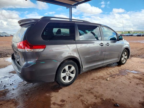 2014 TOYOTA SIENNA — PSRA