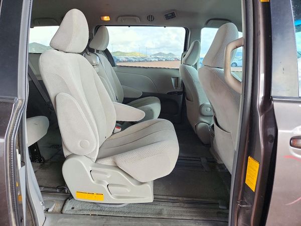 2014 TOYOTA SIENNA — PSRS