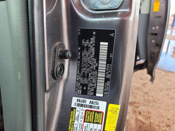2014 TOYOTA SIENNA — VINS