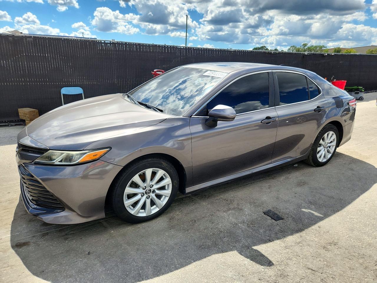 2018 TOYOTA CAMRY L/LE/SE/XLE — Front 3/4