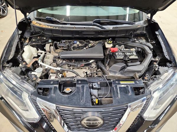 2018 NISSAN ROGUE — Engine bay
