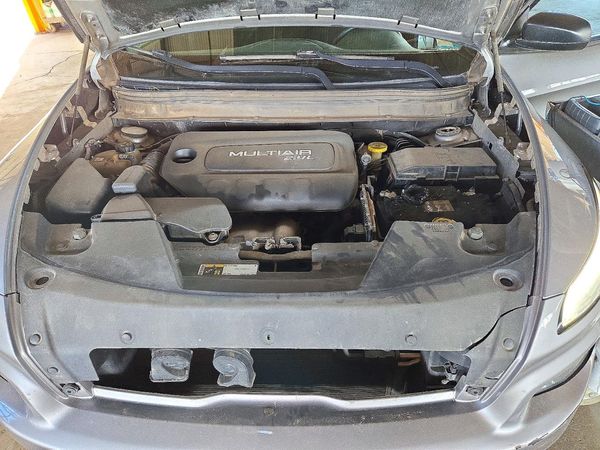 2017 JEEP CHEROKEE Sport — Engine bay