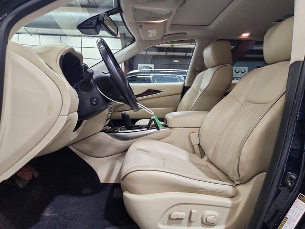 2017 INFINITI QX60 — DENT