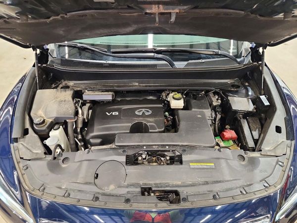 2017 INFINITI QX60 — Engine bay