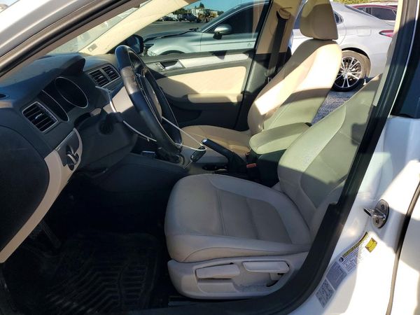 2017 VOLKSWAGEN JETTA SE — DENT