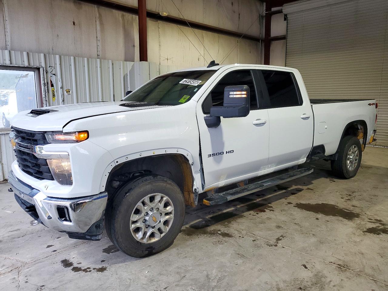 2025 CHEVROLET SILVERADO LT — Front 3/4