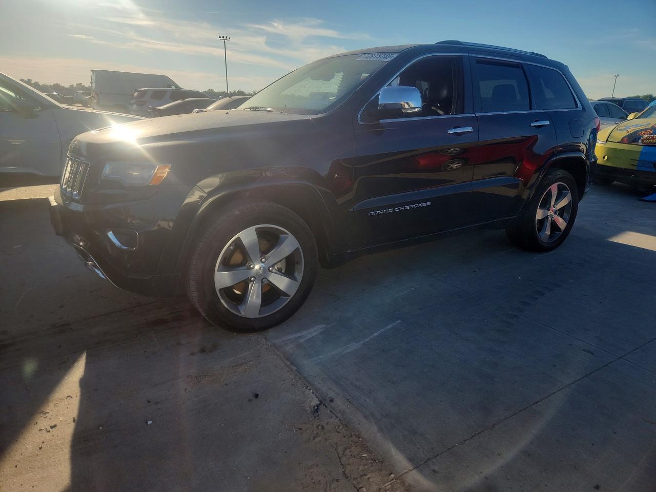 2015 JEEP GRAND CHEROKEE Overland — Front 3/4