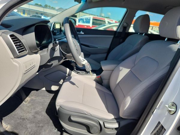 2020 HYUNDAI TUCSON SE — DENT