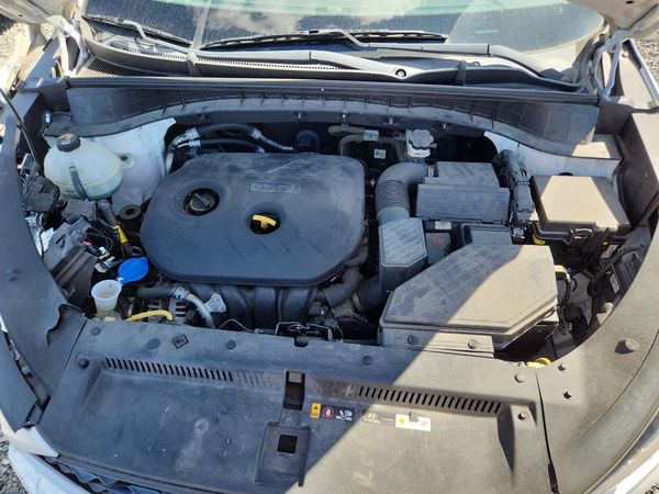 2020 HYUNDAI TUCSON SE — Engine bay
