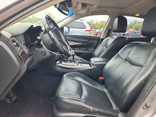 2012 INFINITI M37 — DENT