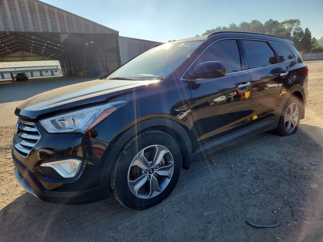 2015 HYUNDAI SANTA FE GL — Front 3/4