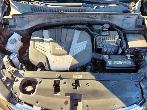 2015 HYUNDAI SANTA FE GL — Engine bay