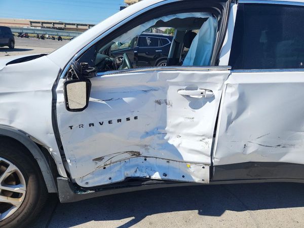 2020 CHEVROLET TRAVERSE LS — DENT