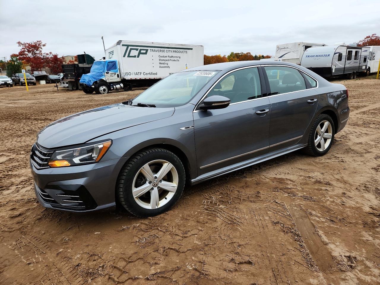2017 VOLKSWAGEN PASSAT R-Line — Front 3/4