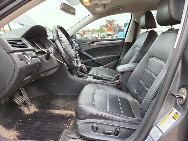 2017 VOLKSWAGEN PASSAT R-Line — DENT