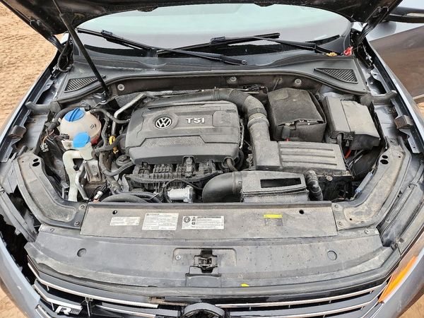 2017 VOLKSWAGEN PASSAT R-Line — Engine bay