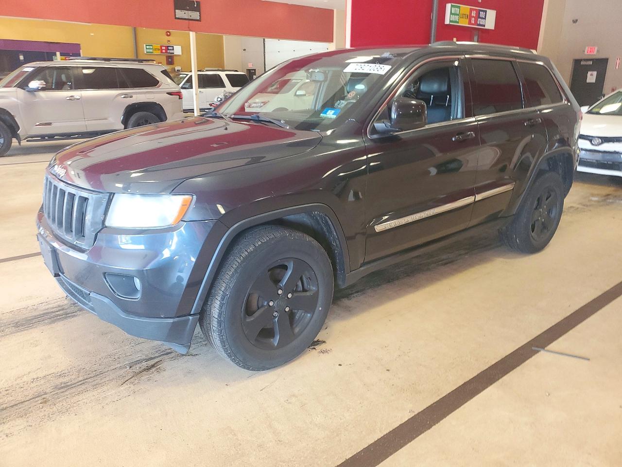 2013 JEEP CHEROKEE Laredo — Front 3/4