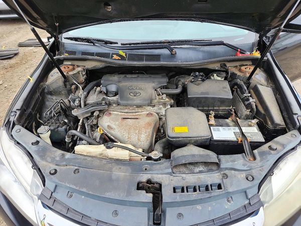 2015 TOYOTA CAMRY — Engine bay