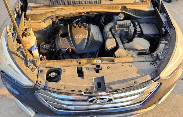 2014 HYUNDAI SANTA FE GLS — Engine bay
