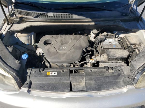 2014 KIA SOUL GL(BASE) — Engine bay