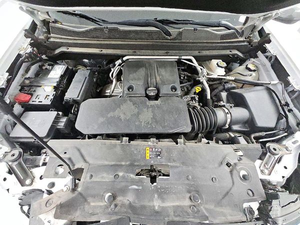 2024 CHEVROLET COLORADO LT — Engine bay
