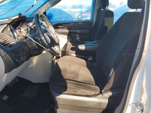 2015 DODGE GRAND CARAVAN SE — DENT