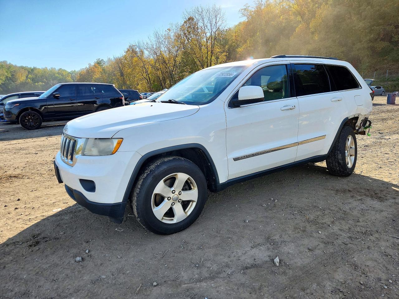 2013 JEEP CHEROKEE Laredo — Front 3/4