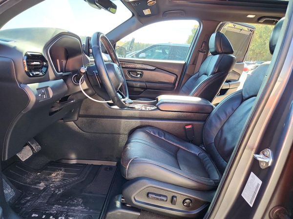 2025 HONDA PILOT BLACK EDITION — DENT