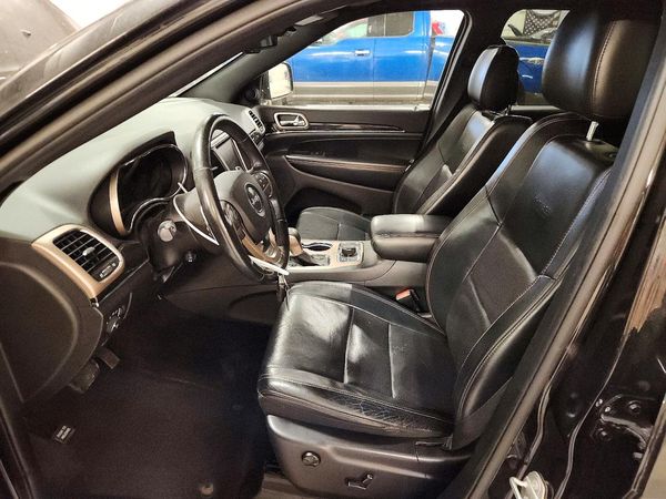 2016 JEEP GRAND CHEROKEE Limited — DENT