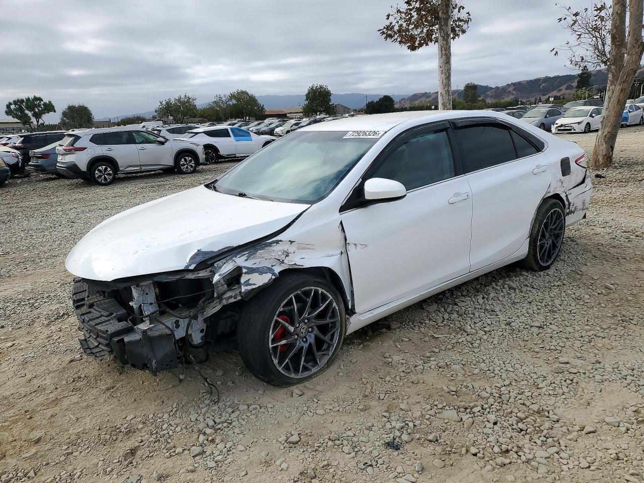 2017 TOYOTA CAMRY LE/SE/XLE/XSE — Front 3/4
