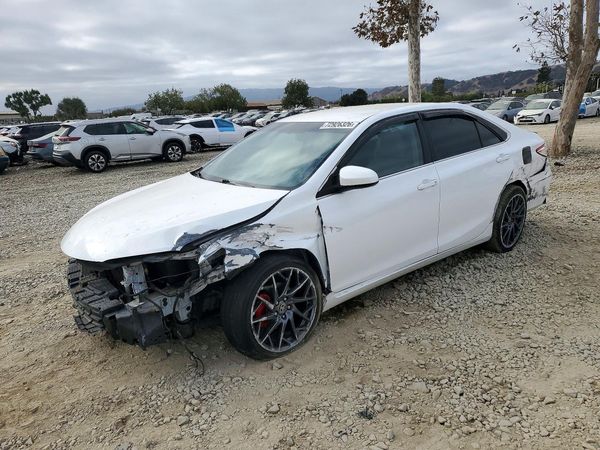 2017 TOYOTA CAMRY LE/SE/XLE/XSE — Front 3/4