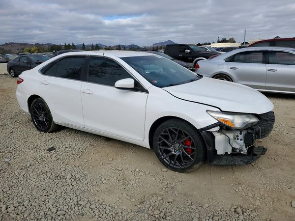 2017 TOYOTA CAMRY LE/SE/XLE/XSE — Passenger 3/4