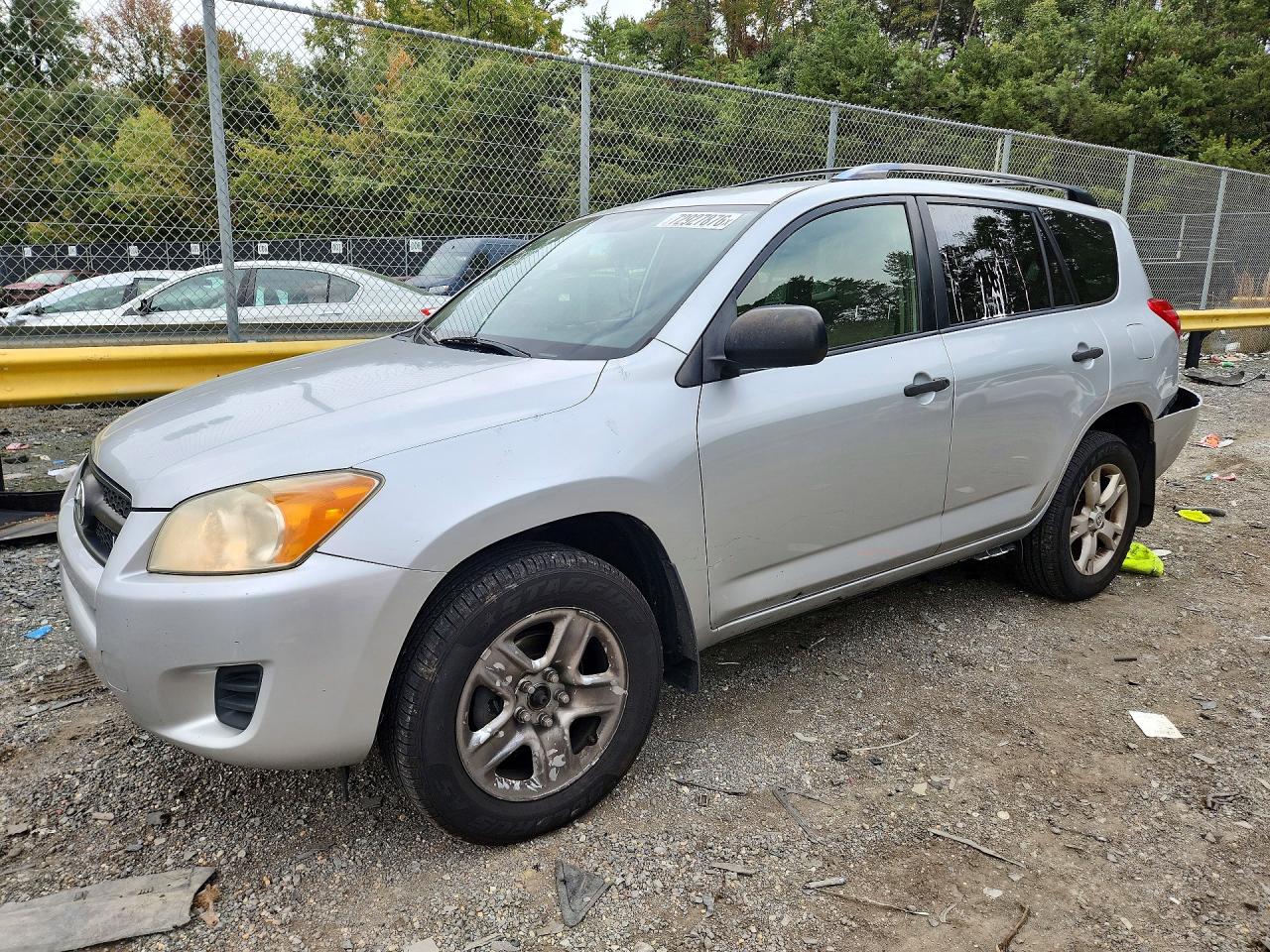 2012 TOYOTA RAV4 Standard — Front 3/4