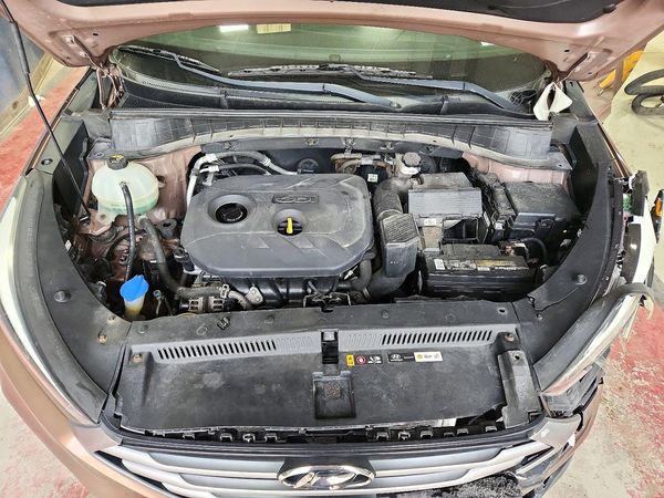 2017 HYUNDAI TUCSON — Engine bay