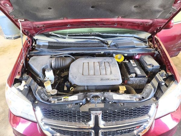 2019 DODGE GRAND CARAVAN SXT — Engine bay