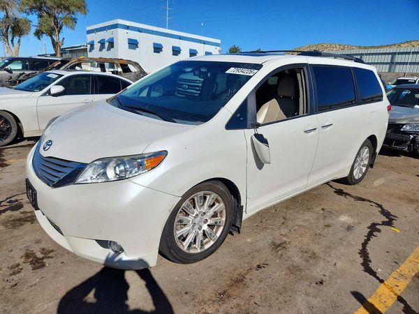 2014 TOYOTA SIENNA — DSFA — Front 3/4