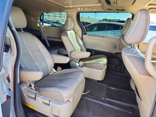 2014 TOYOTA SIENNA — PSRS