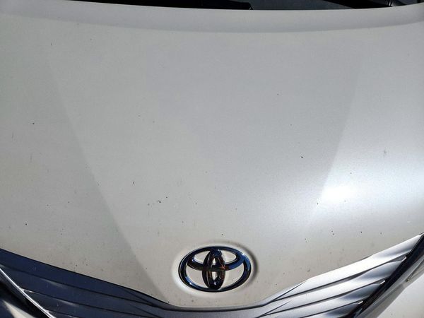 2014 TOYOTA SIENNA — Engine bay