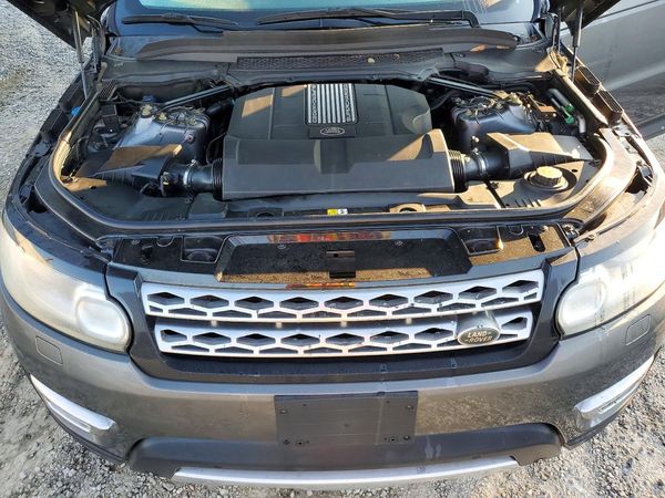 2015 LAND ROVER RANGEROVER HSE — Engine bay